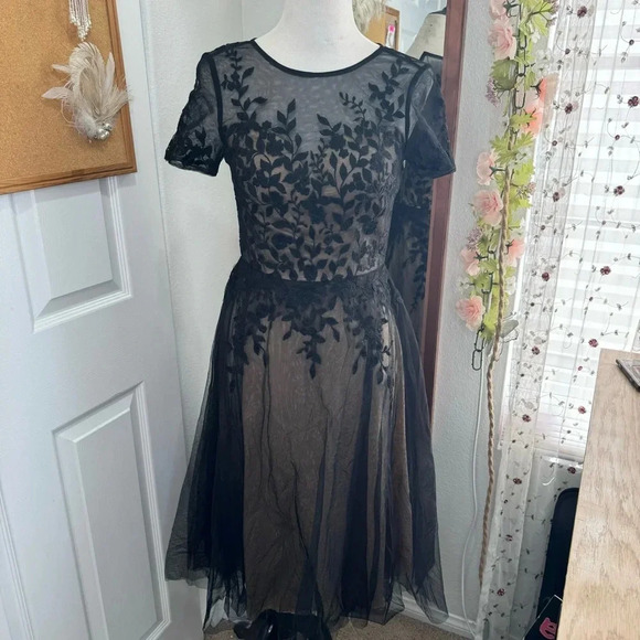 Floral Appliqué a-line Tea Dress - Picture 3 of 3